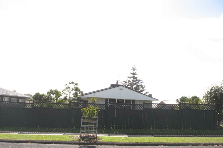 Photo of property in 72 Beechdale Crescent, Pakuranga Heights, Auckland, 2010