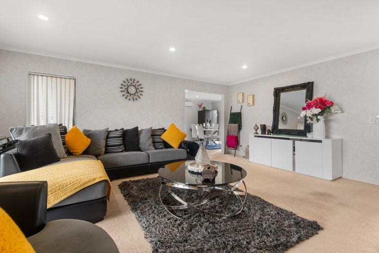 Photo of property in 100 Pacific Drive, Fitzherbert, Palmerston North, 4410