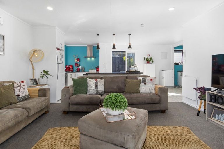 Photo of property in 6a Pokapu Place, Bethlehem, Tauranga, 3110