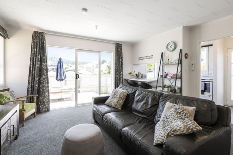 Photo of property in 36a Ranui Terrace, Tawa, Wellington, 5028