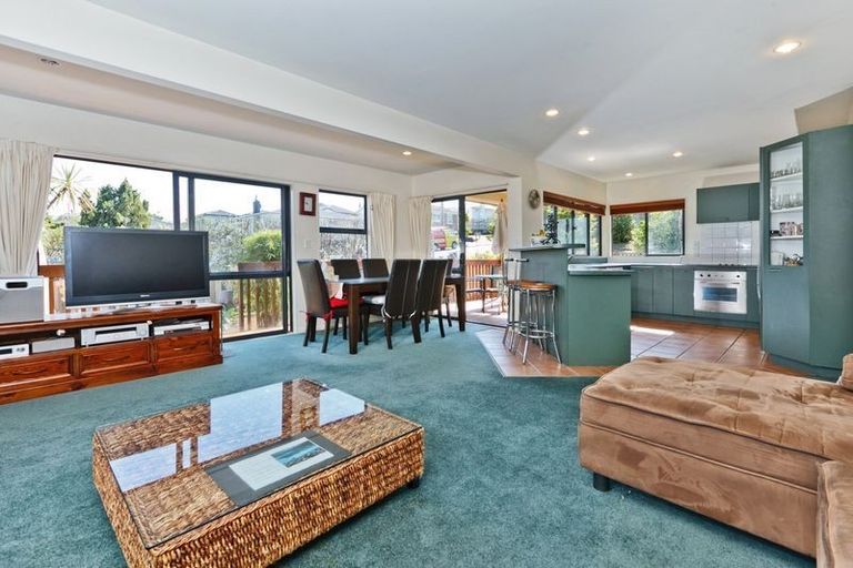Photo of property in 1/18 Bond Crescent, Forrest Hill, Auckland, 0620