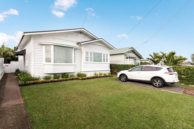 Photo of property in 14 Oban Road, Westmere, Auckland, 1022
