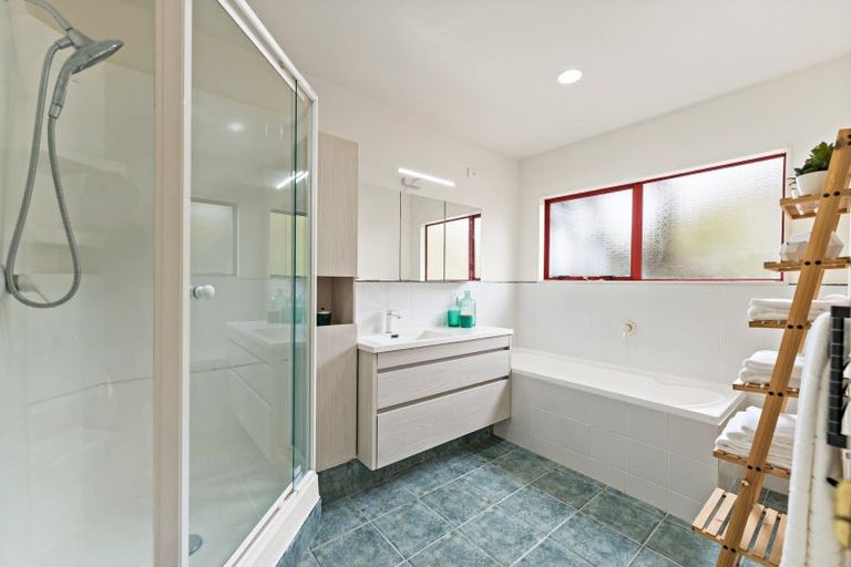 Photo of property in 70 Kate Sheppard Avenue, Torbay, Auckland, 0630