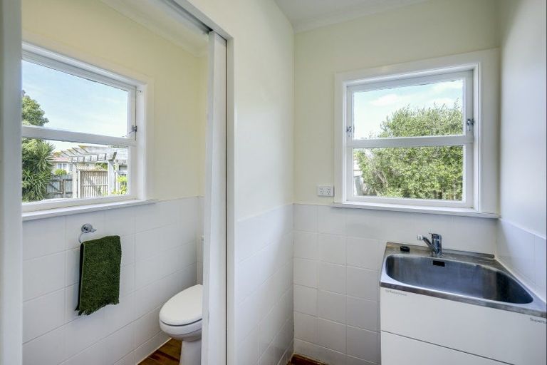 Photo of property in 40 James Foley Avenue, Pirimai, Napier, 4112