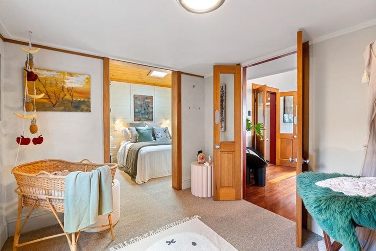 Photo of property in 10 Ferry Street, Seatoun, Wellington, 6022