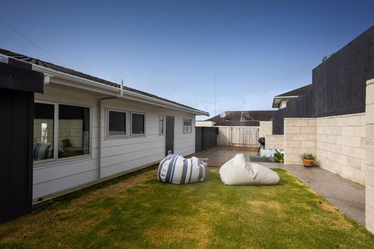 Photo of property in 2/321 Triangle Road, Massey, Auckland, 0614