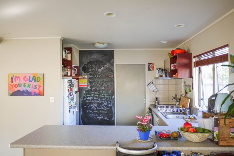 Photo of property in 2/131 Queens Drive, Lyall Bay, Wellington, 6022