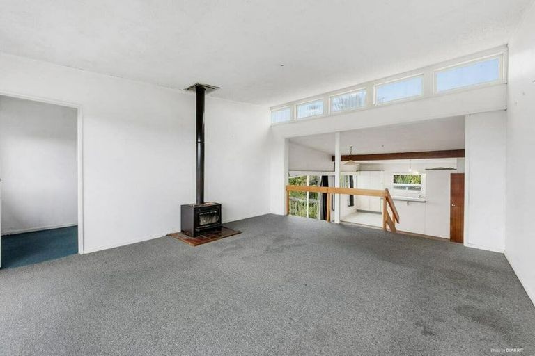 Photo of property in 15 Target Road, Totara Vale, Auckland, 0629