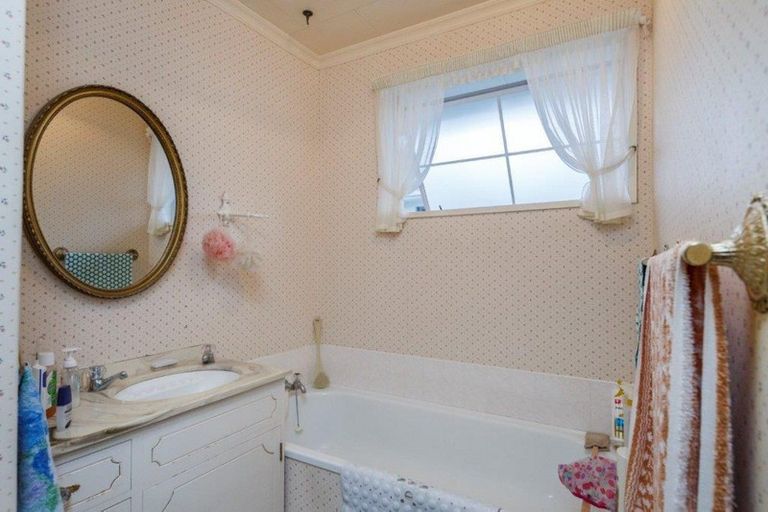 Photo of property in 142c Heretaunga Street, Palmerston North, 4414