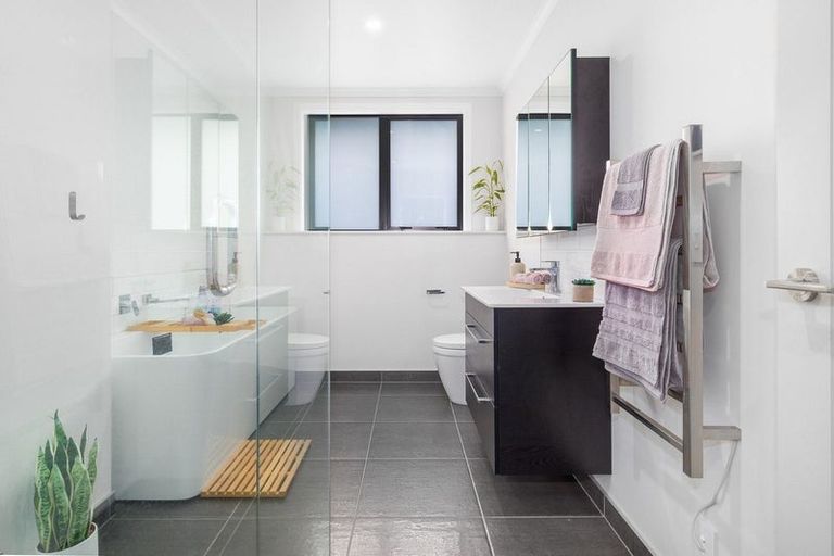 Photo of property in 22 Queen Charlotte Drive, Aotea, Porirua, 5024