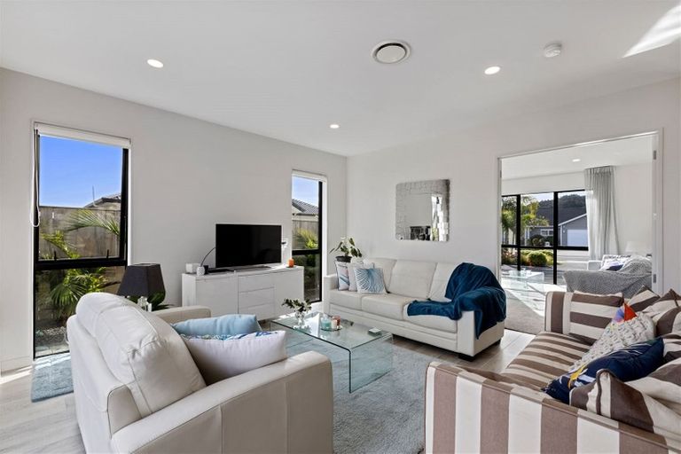 Photo of property in 3 Lewis Younie Road, Kumeu, 0810