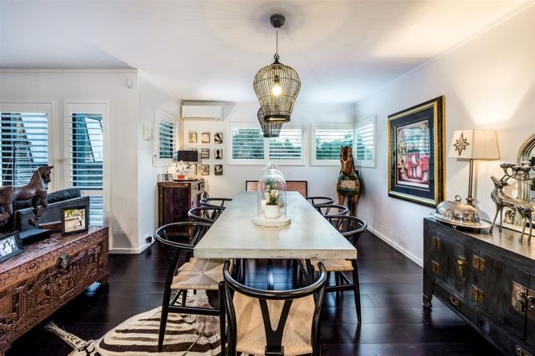 Photo of property in 12 Juliet Place, Forrest Hill, Auckland, 0620