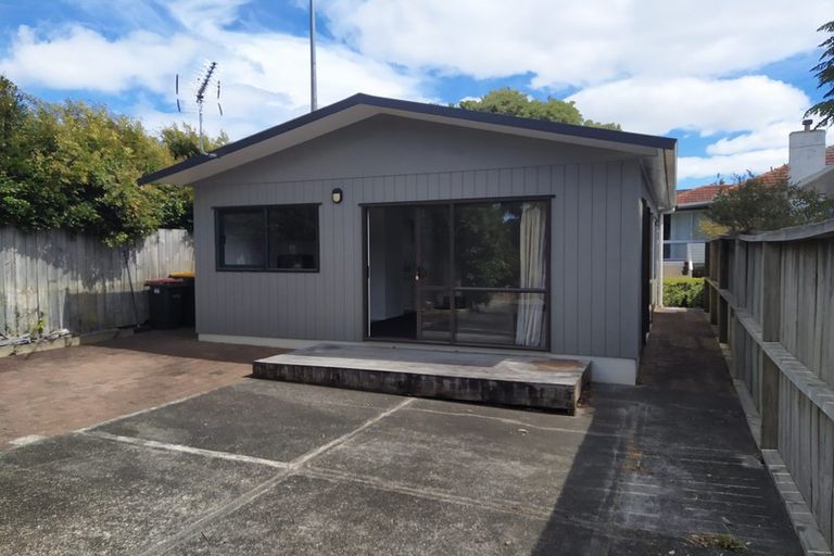 Photo of property in 1/462 East Coast Road, Windsor Park, Auckland, 0630