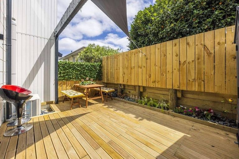 Photo of property in 1/11 Lewis Road, Pakuranga, Auckland, 2010