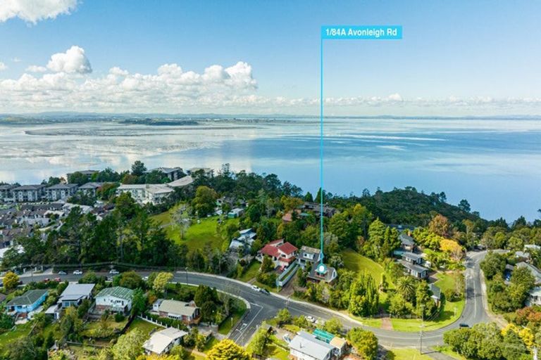 Photo of property in 2/84a Avonleigh Road, Green Bay, Auckland, 0604