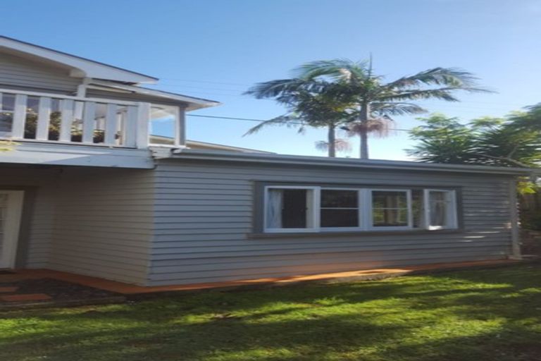 Photo of property in 76 Wade River Road, Stanmore Bay, Whangaparaoa, 0932