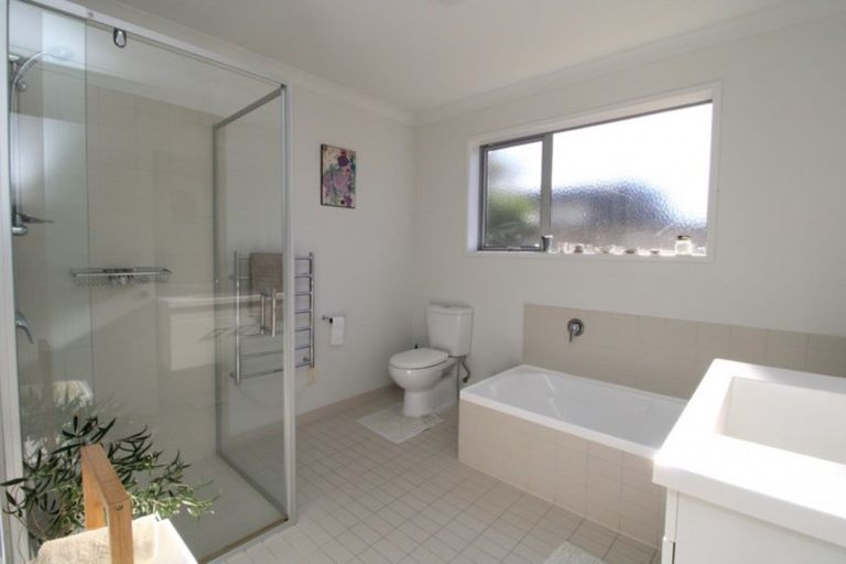 Photo of property in 122 The Fairway, Matarangi, Whitianga, 3592