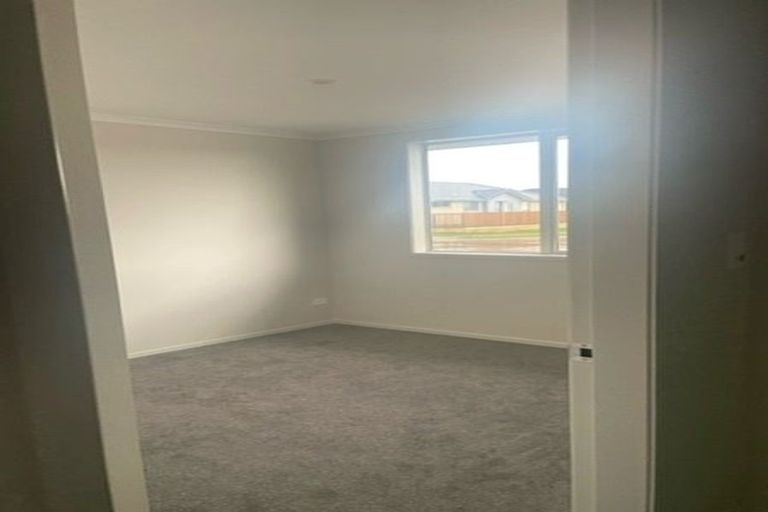 Photo of property in 22 Tabraham Crescent, Pyes Pa, Tauranga, 3112