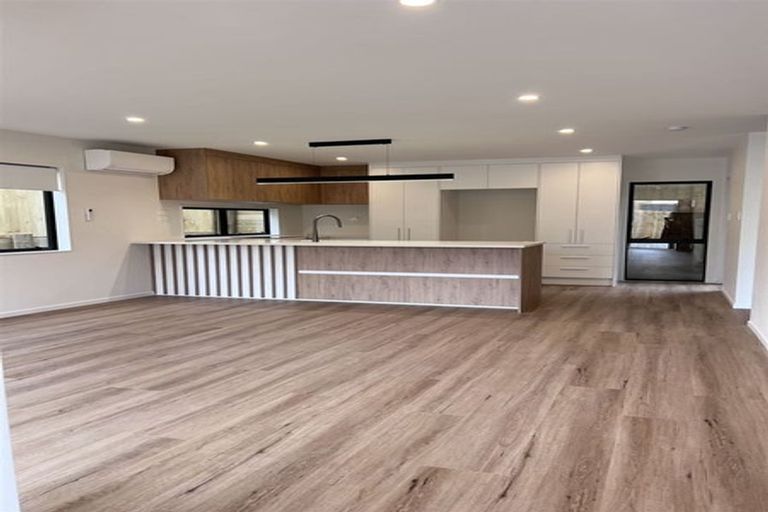 Photo of property in 8a Neptune Avenue, Beach Haven, Auckland, 0626