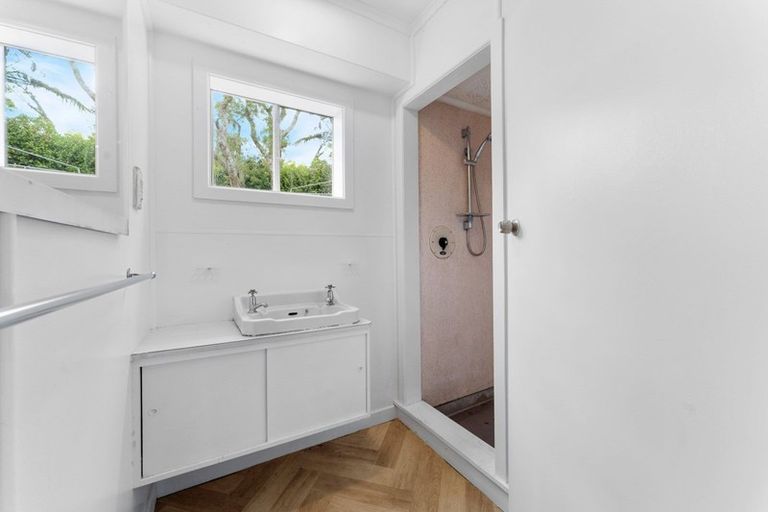 Photo of property in 77 Govett Avenue, Frankleigh Park, New Plymouth, 4310