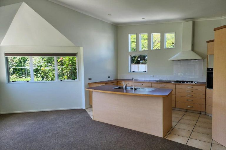 Photo of property in 4a Rahui View, Oakura, 4314