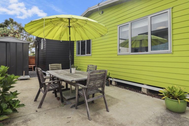 Photo of property in 18 Athenree Road, Athenree, Katikati, 3177