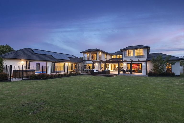 Photo of property in 12 Taunton Green, Papanui, Christchurch, 8052