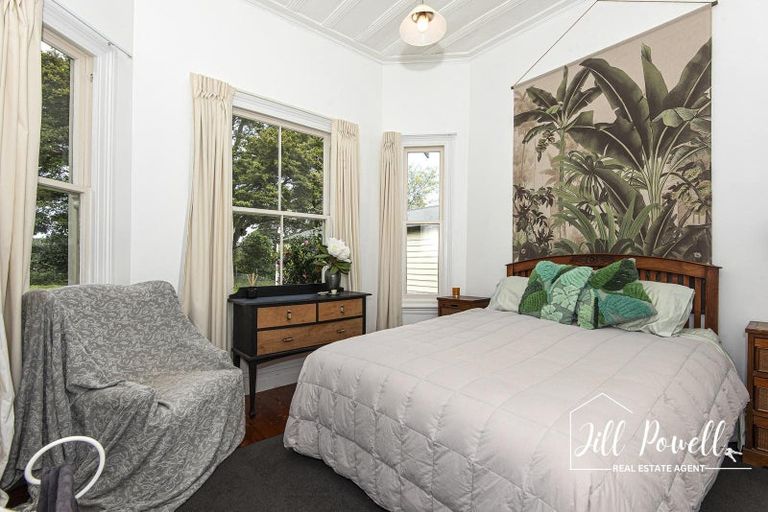 Photo of property in 32 Franklin Road, Paparoa, 0571