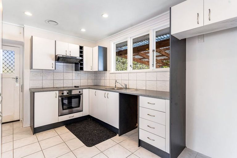 Photo of property in 36 Sullivan Avenue, Mangere Bridge, Auckland, 2022