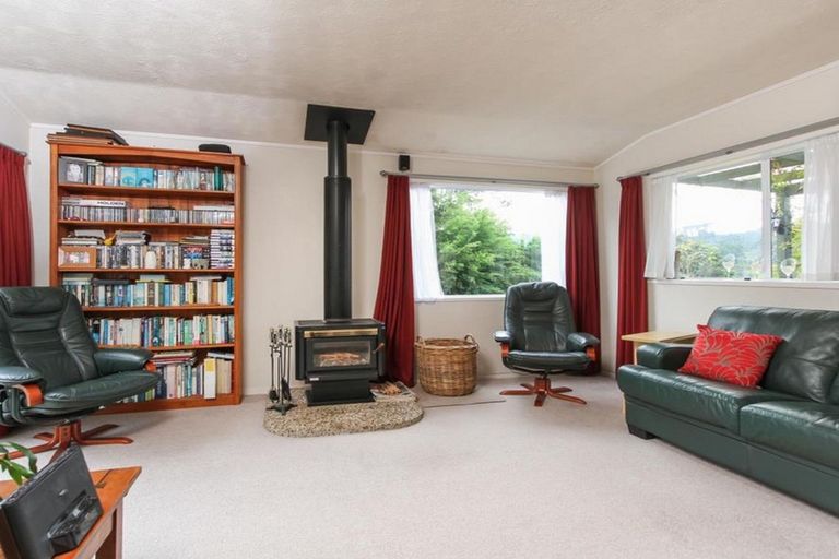 Photo of property in 628 Huia Road, Parau, Auckland, 0604