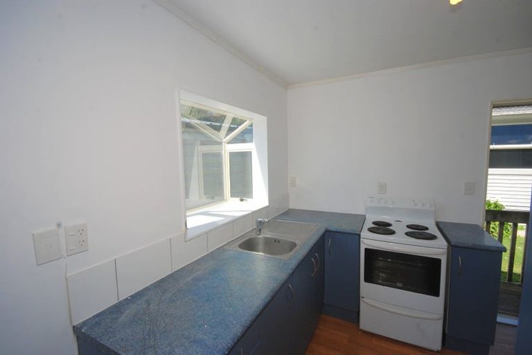Photo of property in 21 Chilcott Road, Henderson, Auckland, 0612