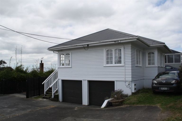 Photo of property in 4233 Great North Road, Glendene, Auckland, 0602