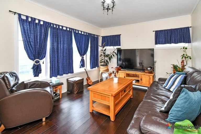 Photo of property in 11 Awatere Street, Clover Park, Auckland, 2023