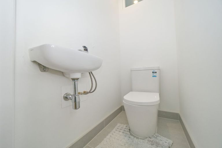 Photo of property in 1/456 Glenfield Road, Glenfield, Auckland, 0629