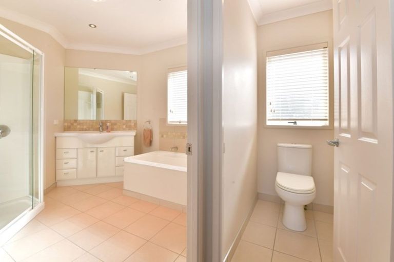 Photo of property in 12 Astor Place, Orewa, 0931
