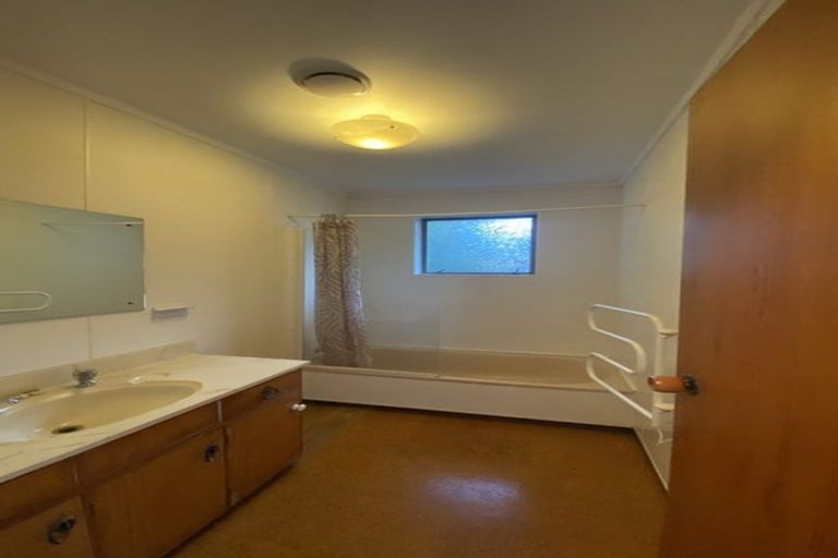 Photo of property in 74 Weatherly Road, Torbay, Auckland, 0630