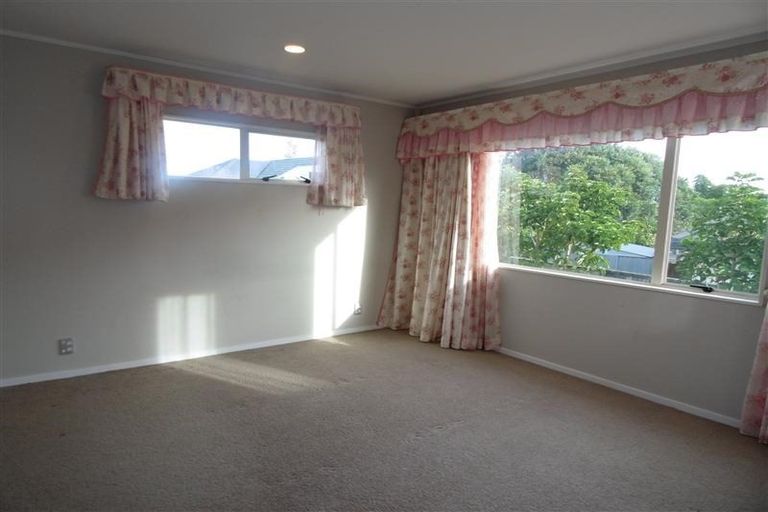 Photo of property in 22 Te Hoe Grove, Pinehill, Auckland, 0632