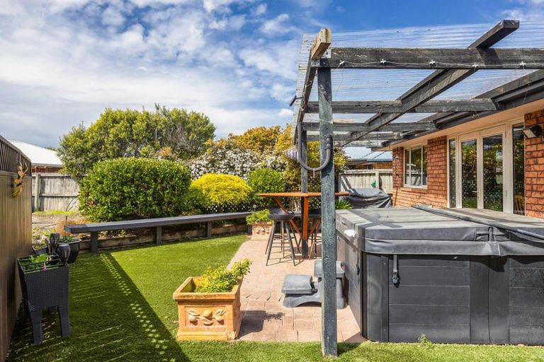 Photo of property in 15 Thornley Place, Woodend, 7610