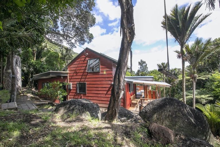 Photo of property in 53 Rayner Road, Piha, New Lynn, 0772