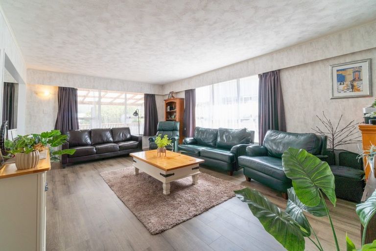 Photo of property in 116 Taylor Terrace, Tawa, Wellington, 5028