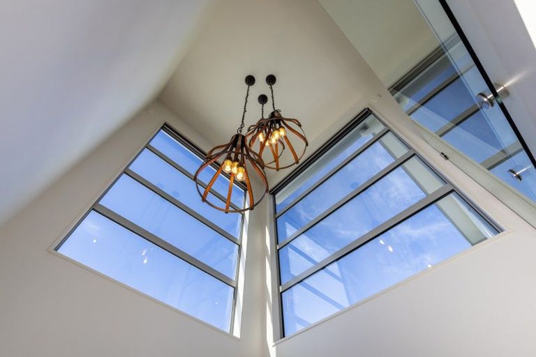 Photo of property in 21 Metzenthin Close, Raumati South, Paraparaumu, 5032