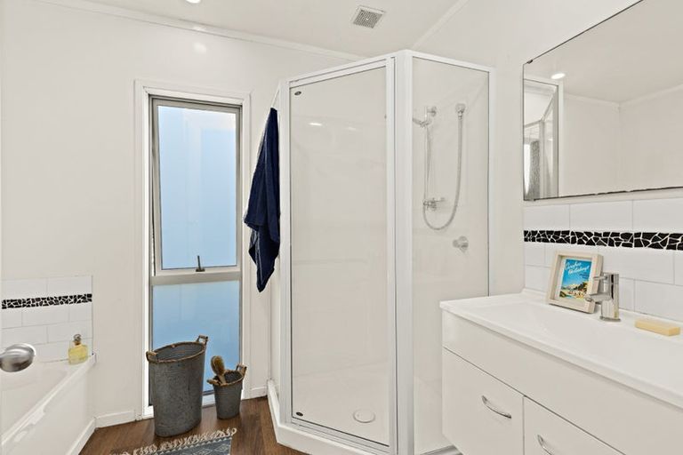 Photo of property in 3 Gazelle Avenue, Beach Haven, Auckland, 0626