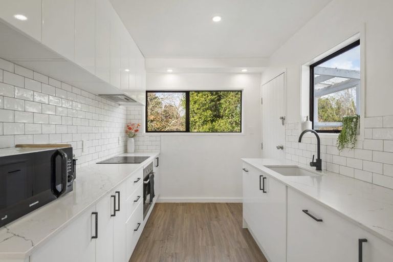Photo of property in 1/24 John Downs Drive, Browns Bay, Auckland, 0630