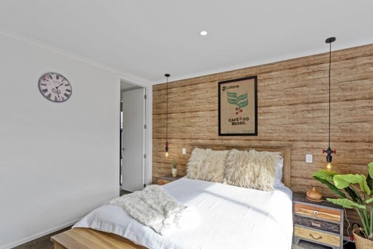 Photo of property in 1 Coutts Way, Fitzherbert, Palmerston North, 4410