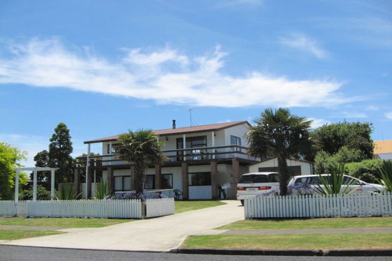 Photo of property in 19 Stella Drive, Clarks Beach, 2122