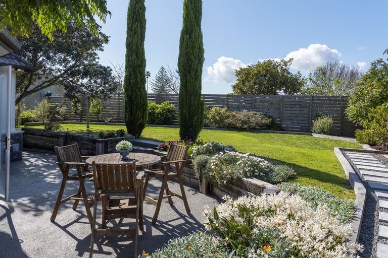 Photo of property in 33 Seymour Road, Mellons Bay, Auckland, 2014