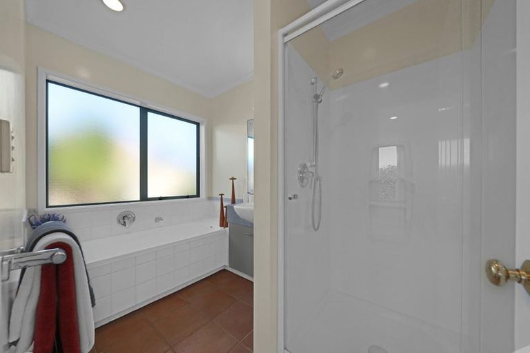 Photo of property in 3 Russett Grove, Henderson, Auckland, 0612