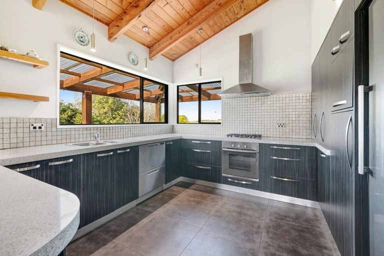 Photo of property in 499 Shelly Beach Road, South Head, Helensville, 0874