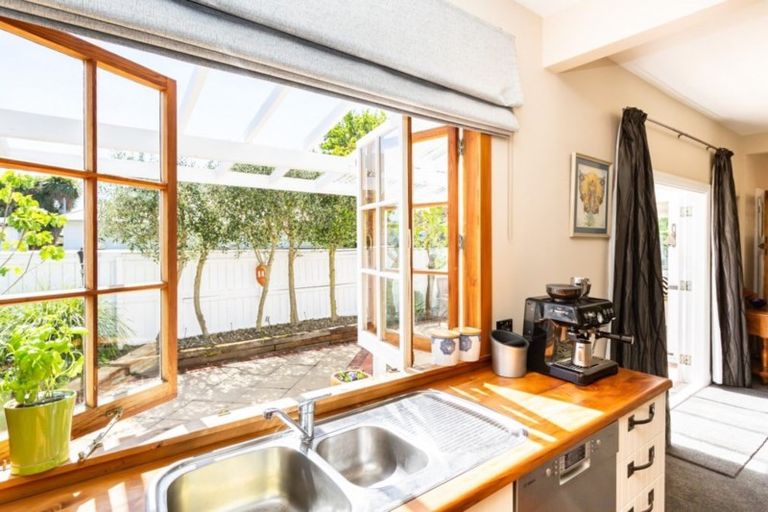 Photo of property in 32 Bowenvale Avenue, Cashmere, Christchurch, 8022