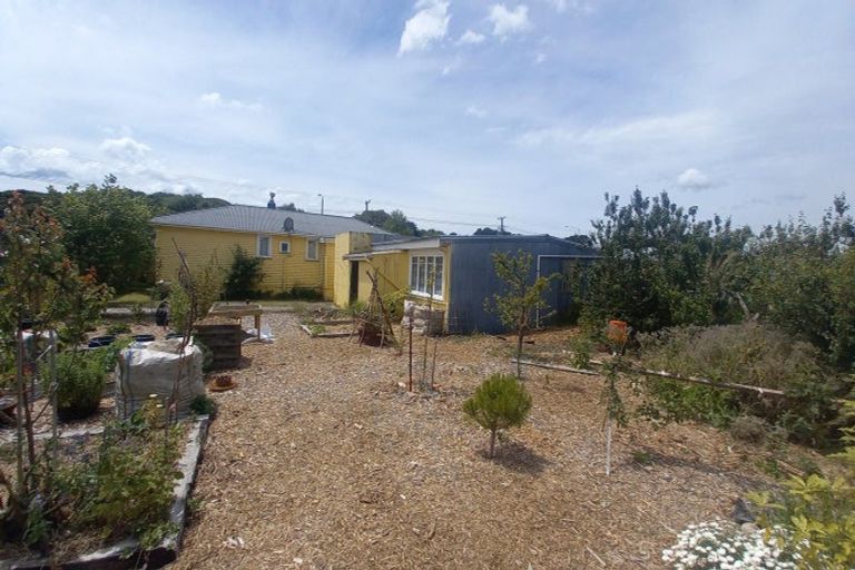 Photo of property in 17 Half Mile Road, Tuatapere, 9620